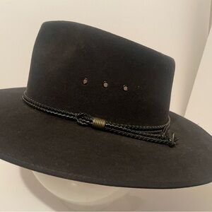 Akubra Cattleman fur felt hat in black. Size 60